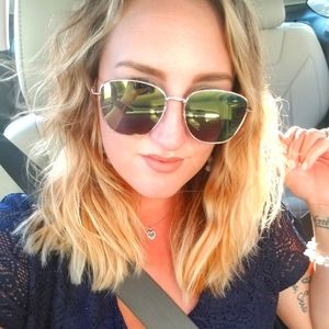 Meet your Posher, Christy